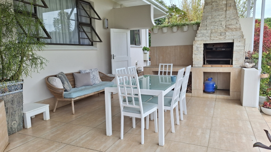 6 Bedroom Property for Sale in Gonubie Eastern Cape